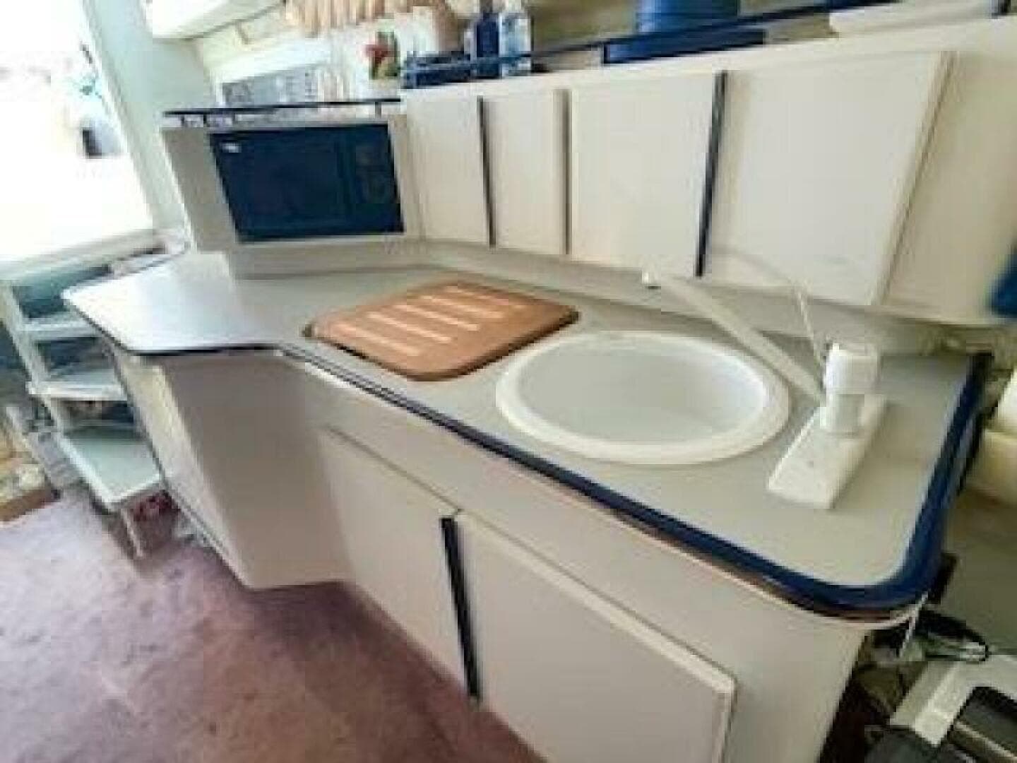 1990 Wellcraft Monaco 3000 — photo 10