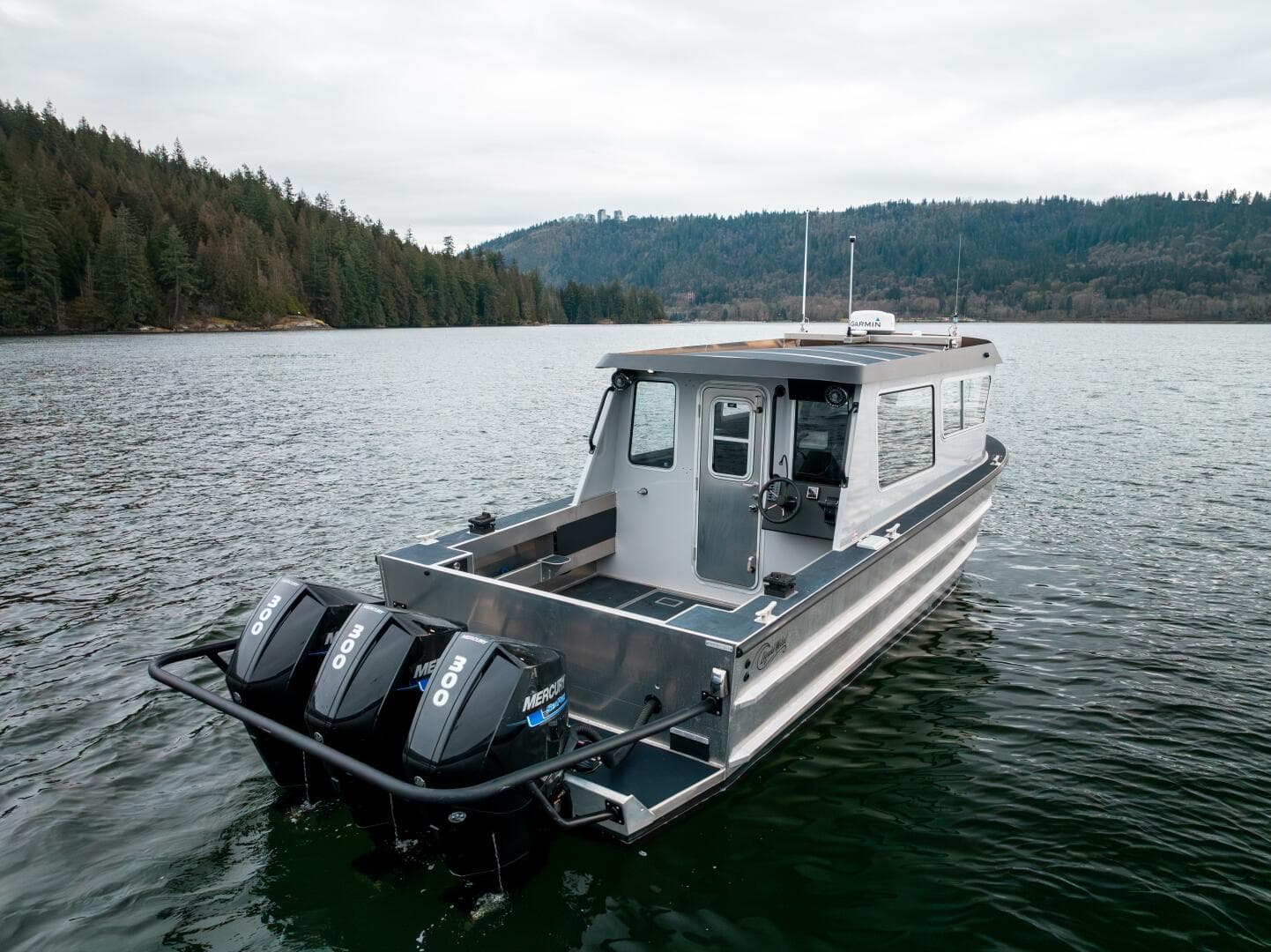 2023 Liquid Metal Maquinna Crew — photo 2