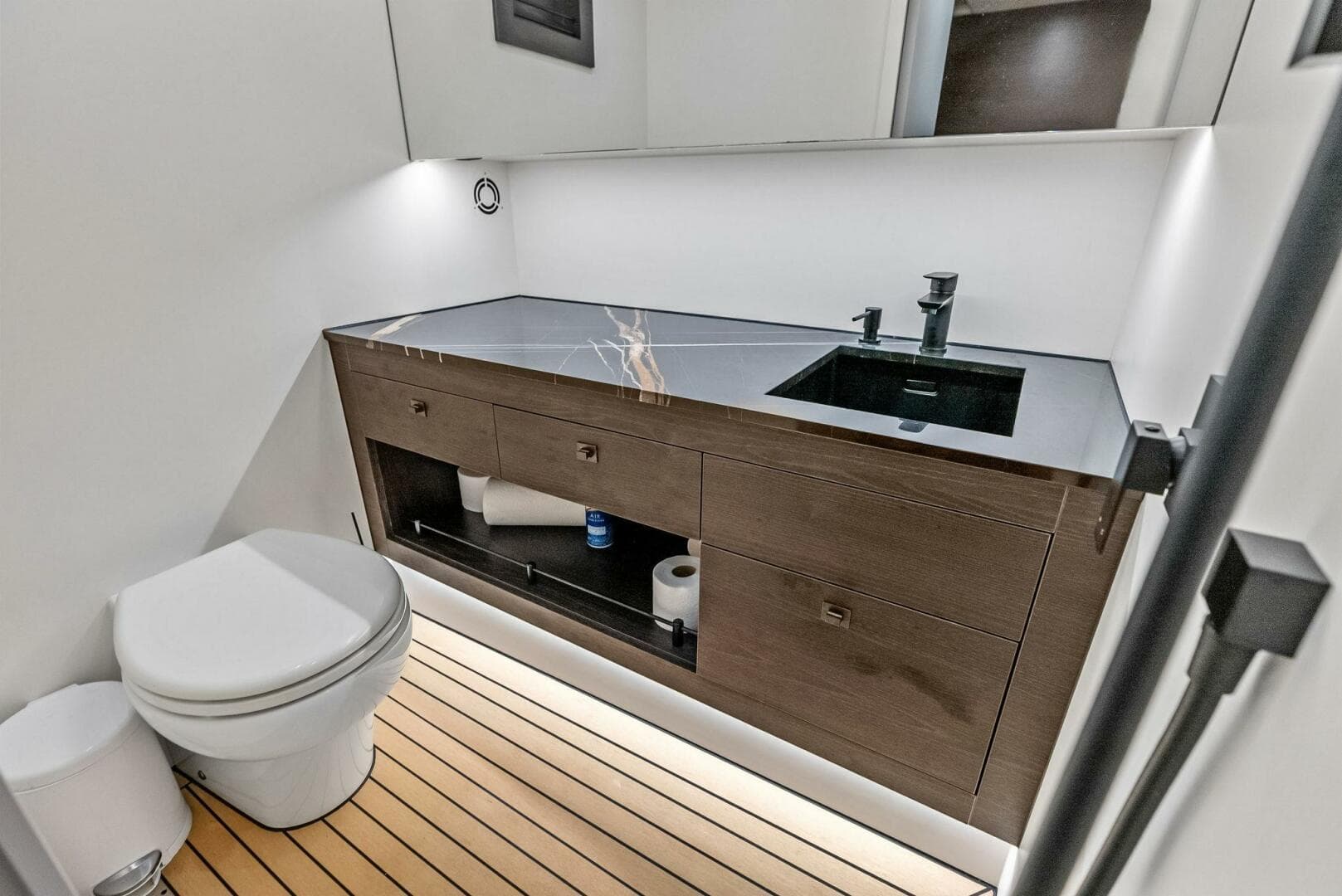 2022 Vanquish Yachts Vq 45 — photo 48