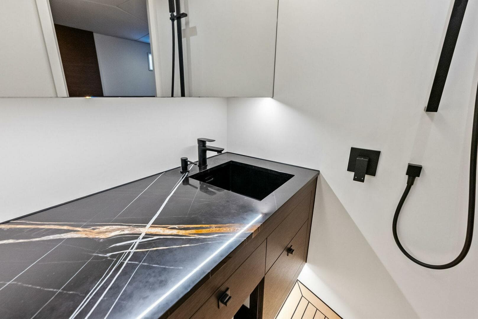 2022 Vanquish Yachts Vq 45 — photo 49