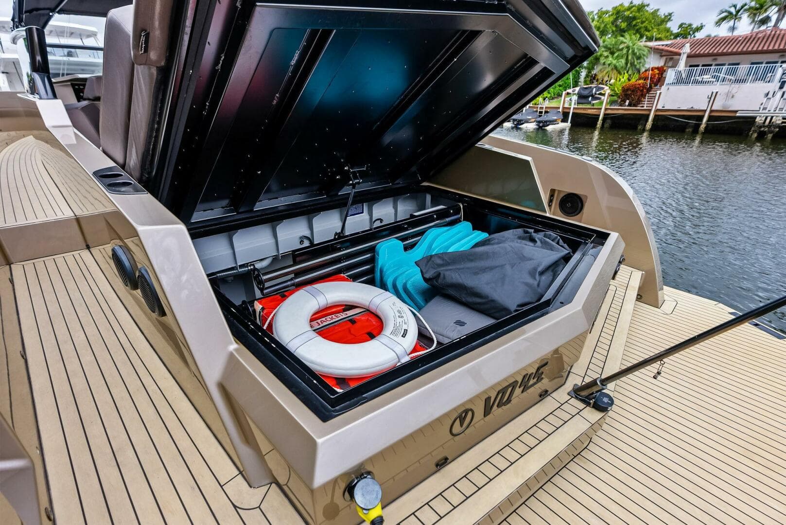 2022 Vanquish Yachts Vq 45 — photo 20