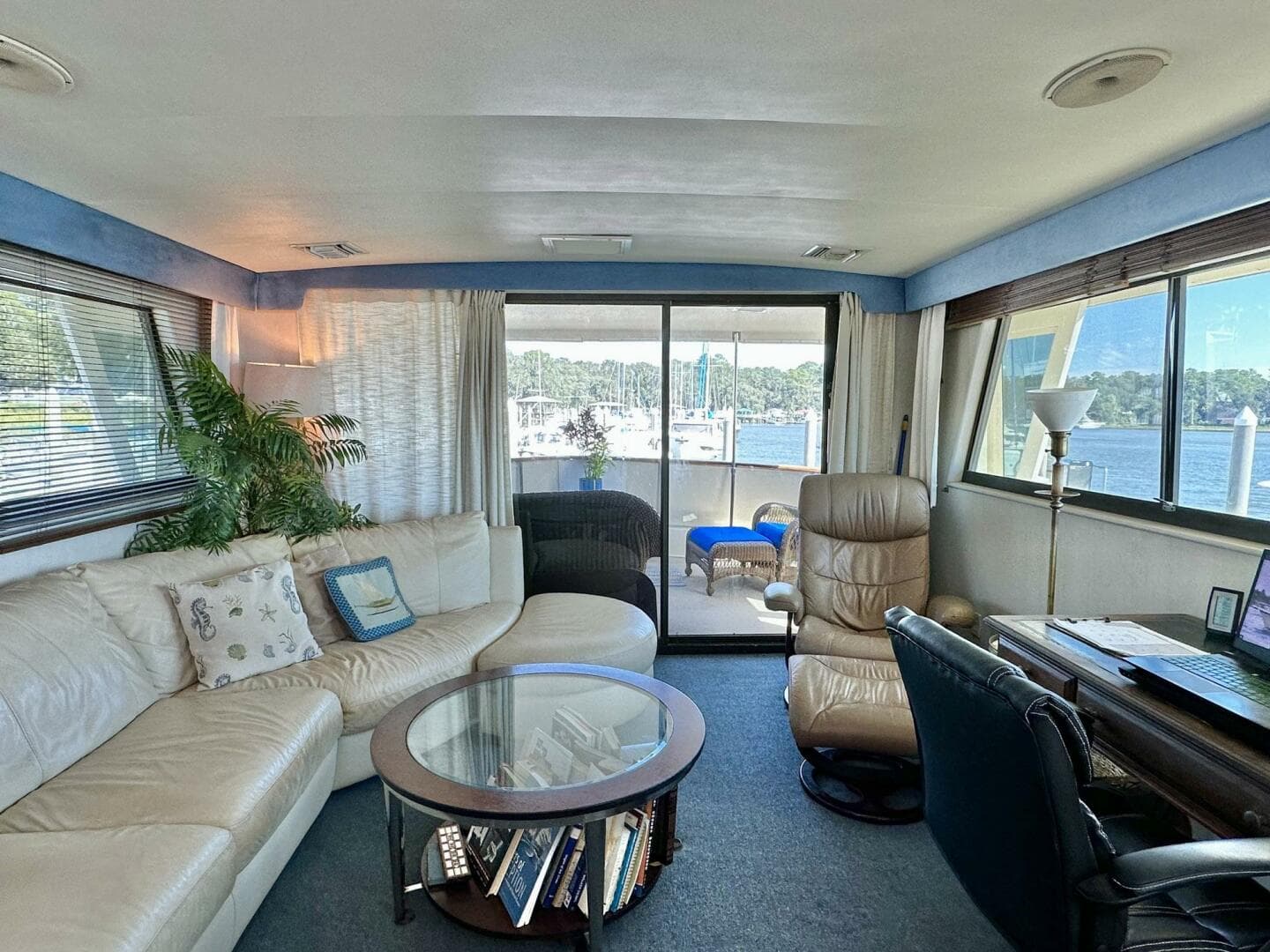 1987 Hatteras 54 — photo 6