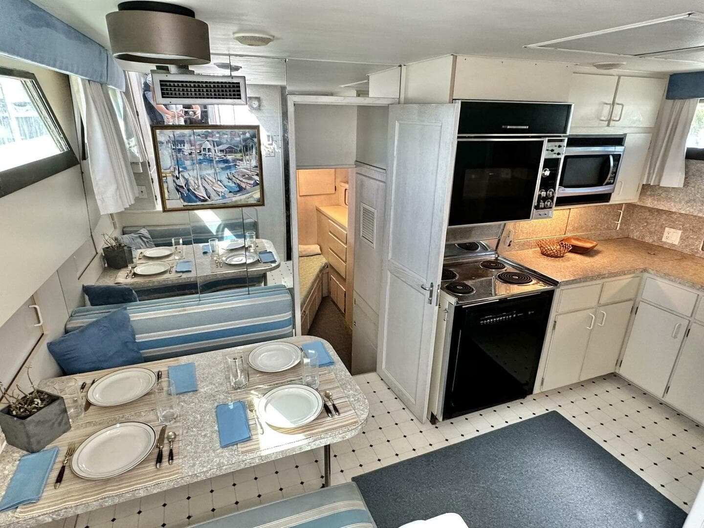 1987 Hatteras 54 — photo 16