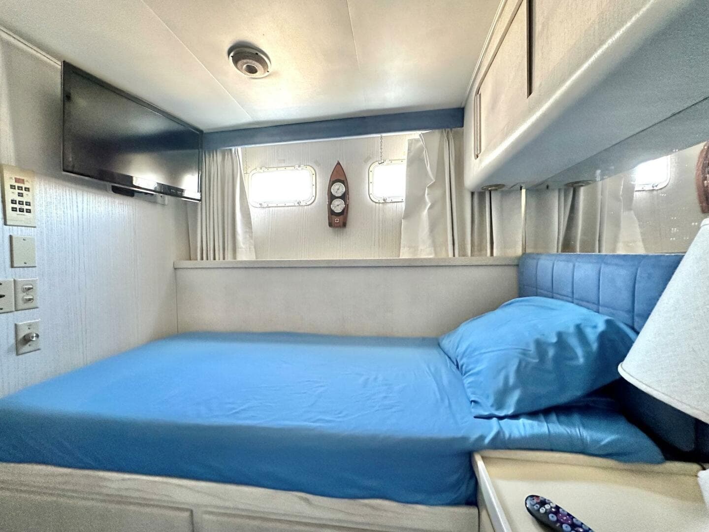 1987 Hatteras 54 — photo 22