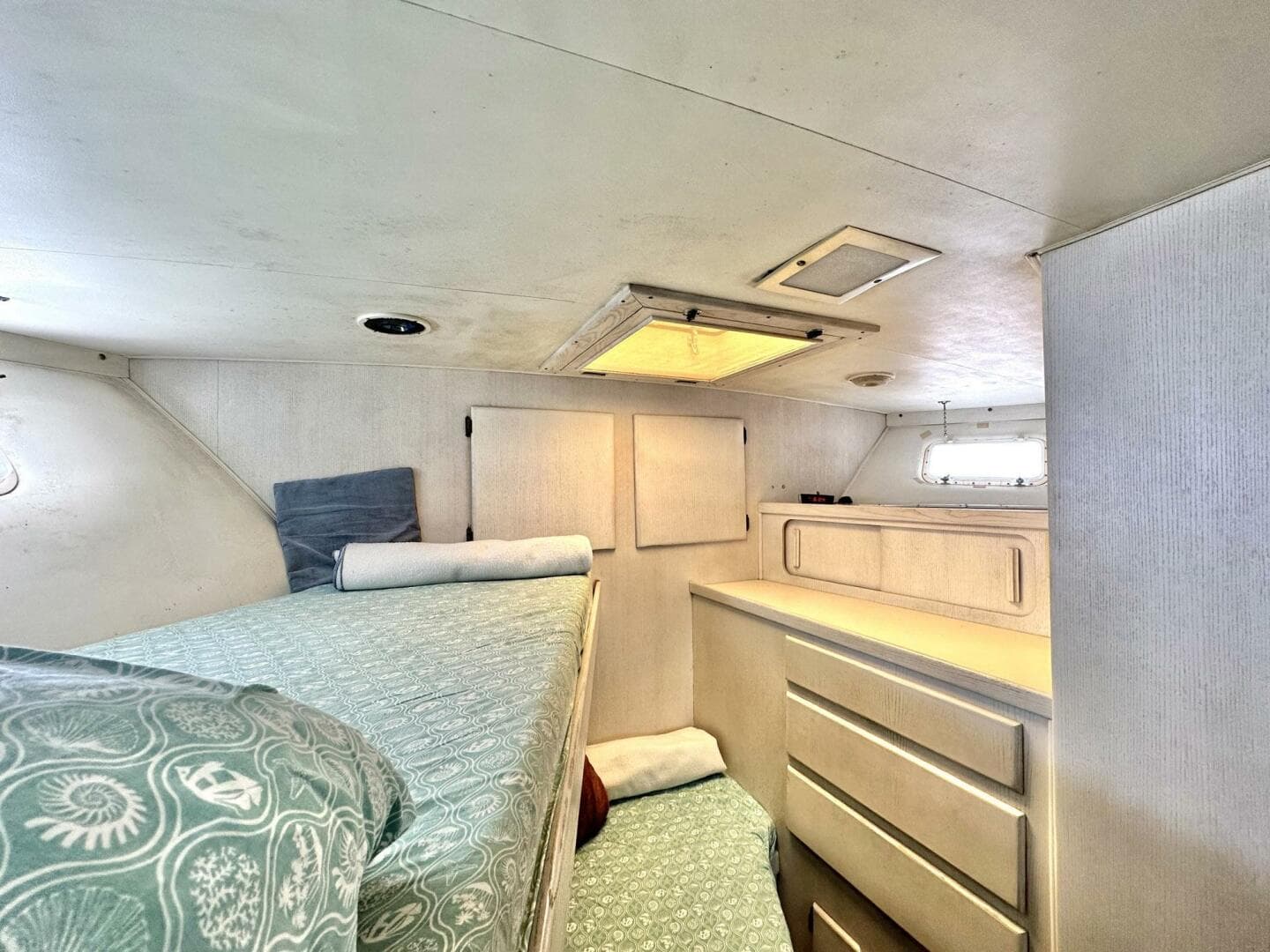 1987 Hatteras 54 — photo 25