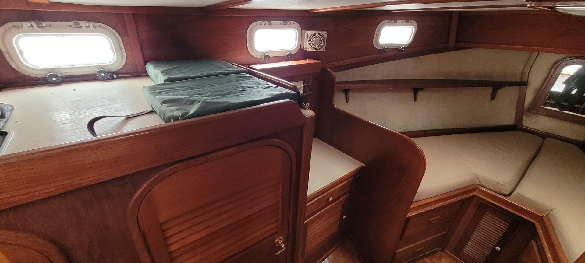 1985 Duffy Flybridge Cruiser — photo 7