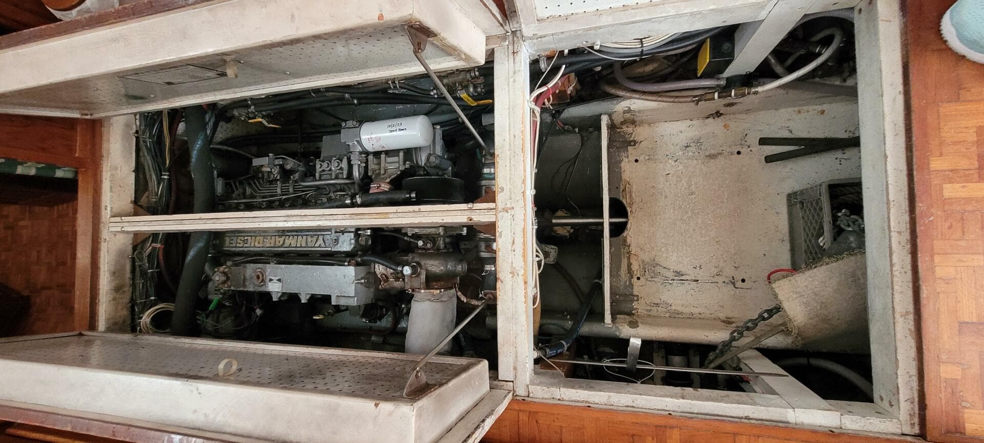 1985 Duffy Flybridge Cruiser — photo 21