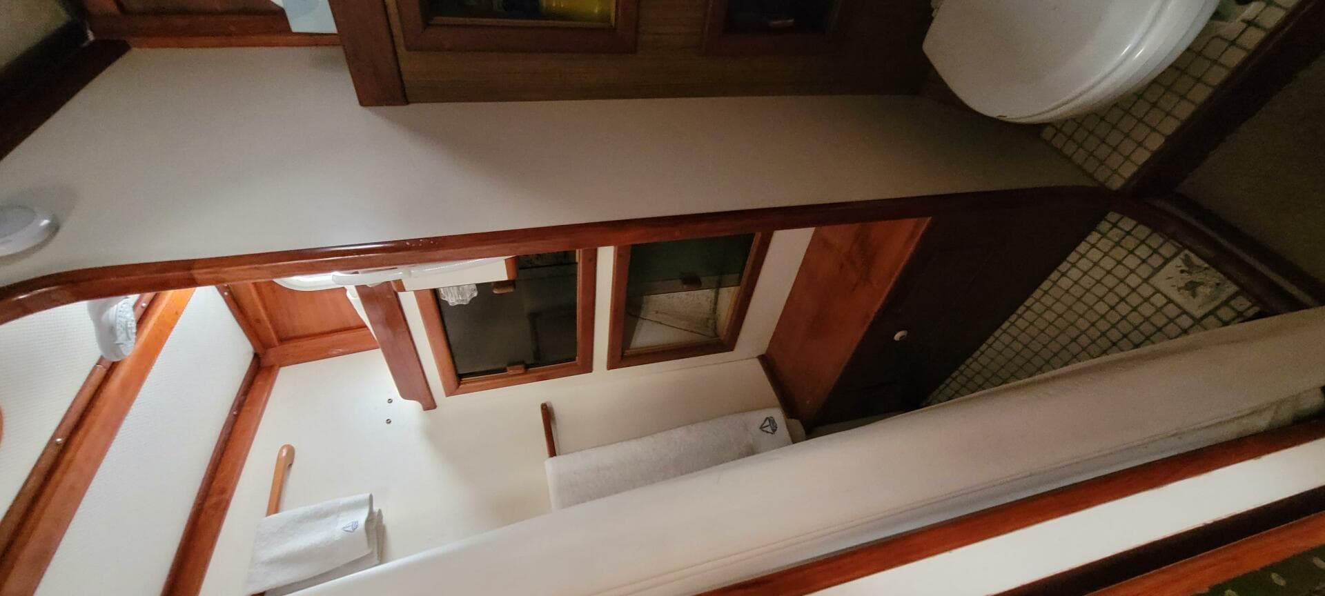 1985 Duffy Flybridge Cruiser — photo 9