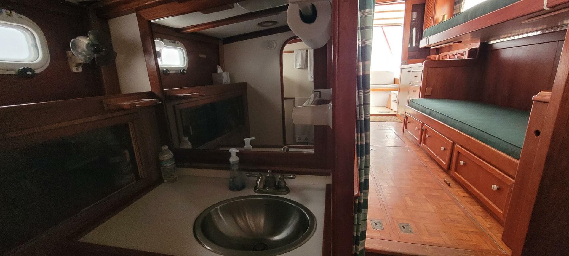 1985 Duffy Flybridge Cruiser — photo 12