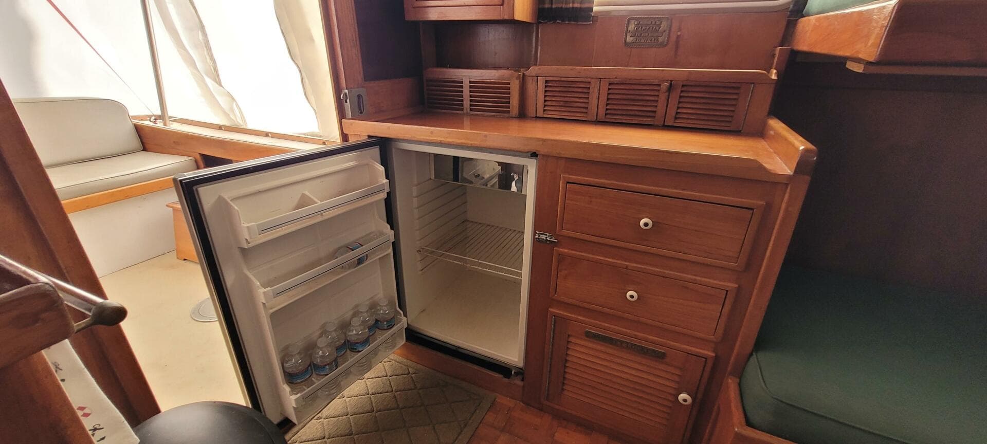 1985 Duffy Flybridge Cruiser — photo 17