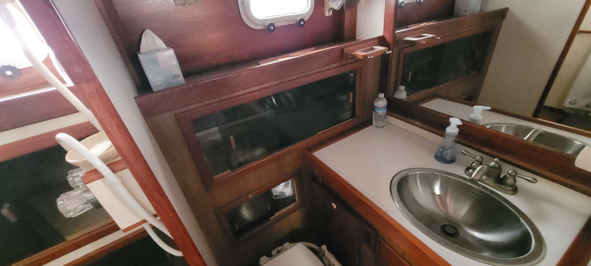 1985 Duffy Flybridge Cruiser — photo 10