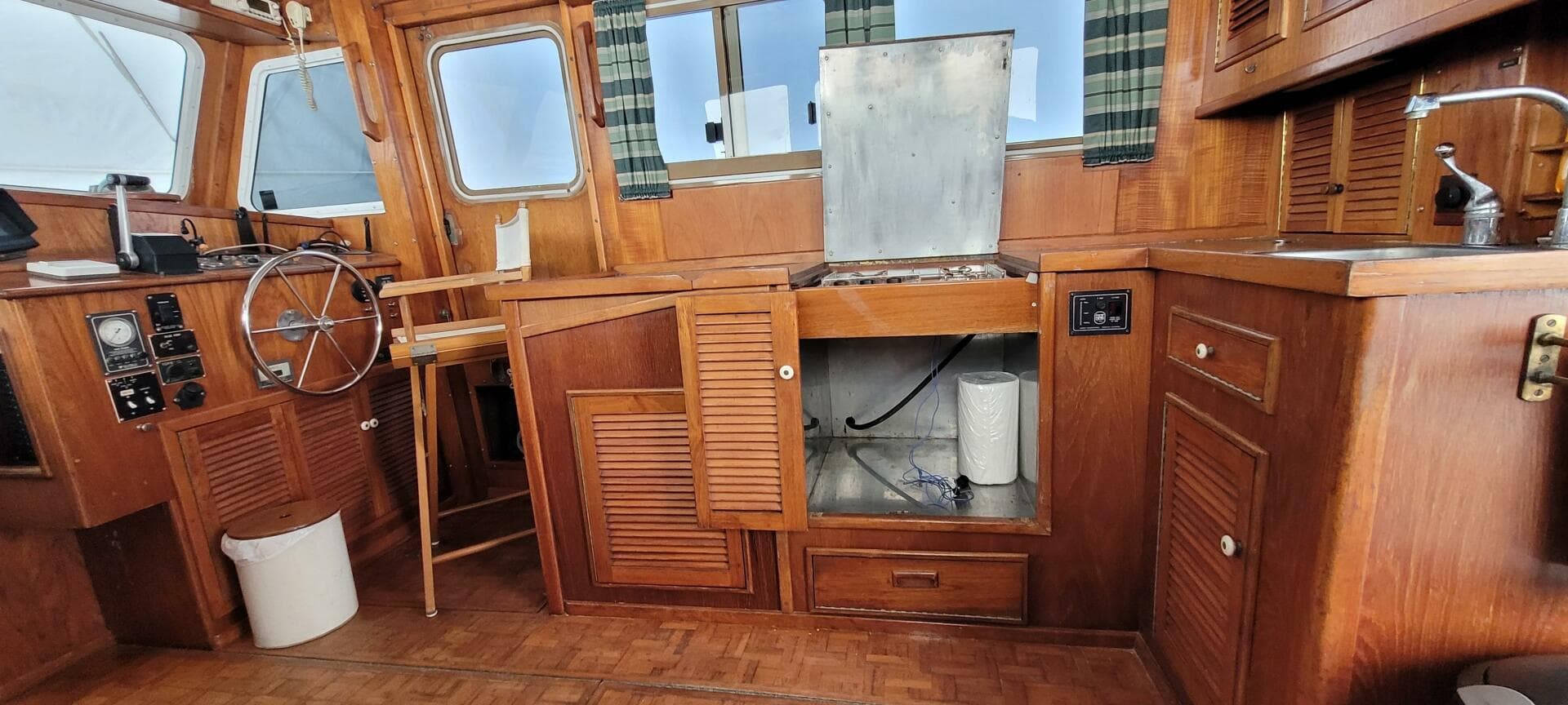 1985 Duffy Flybridge Cruiser — photo 18