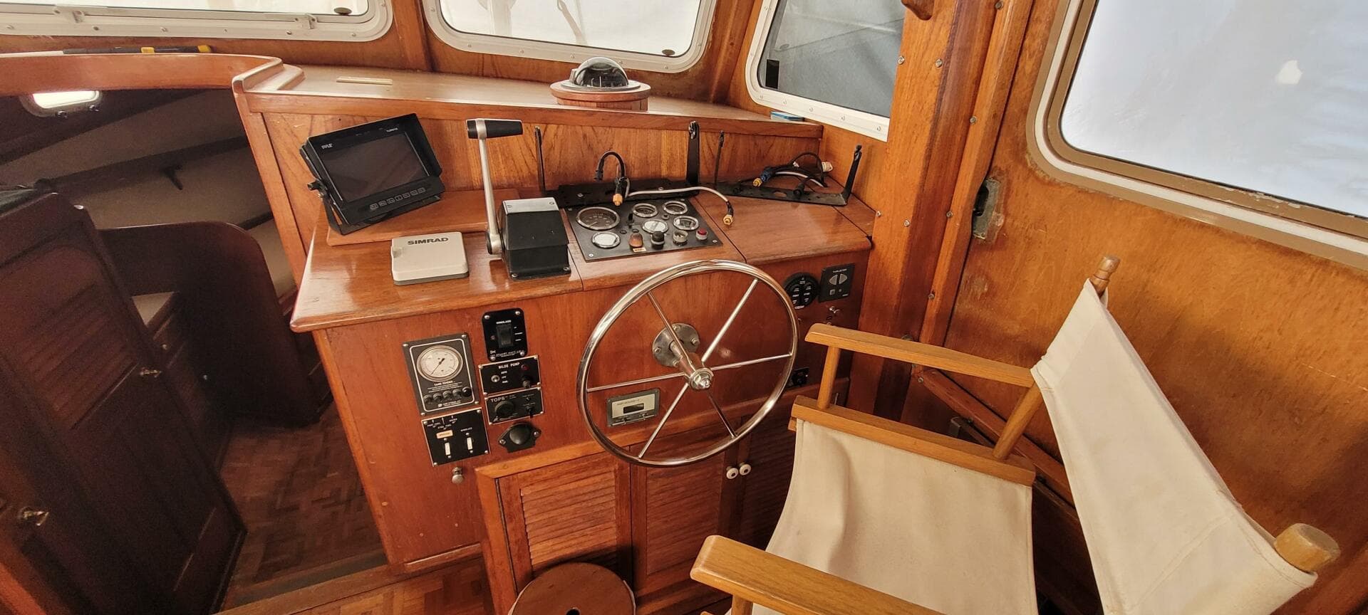 1985 Duffy Flybridge Cruiser — photo 16