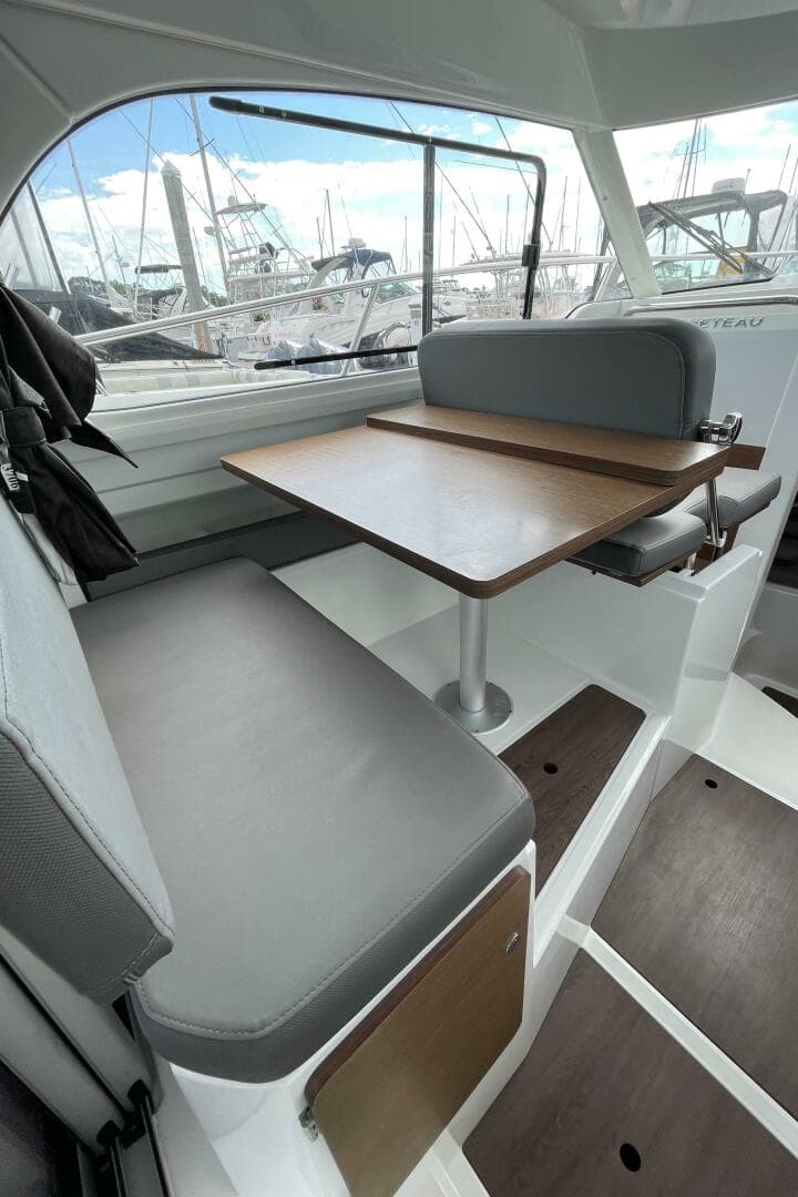 2023 Beneteau Antares 8 — photo 9