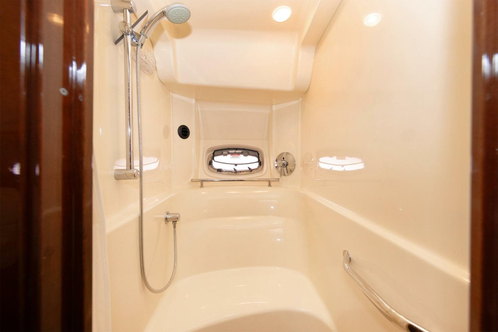 2008 Sea Ray 480 Sundancer — photo 33