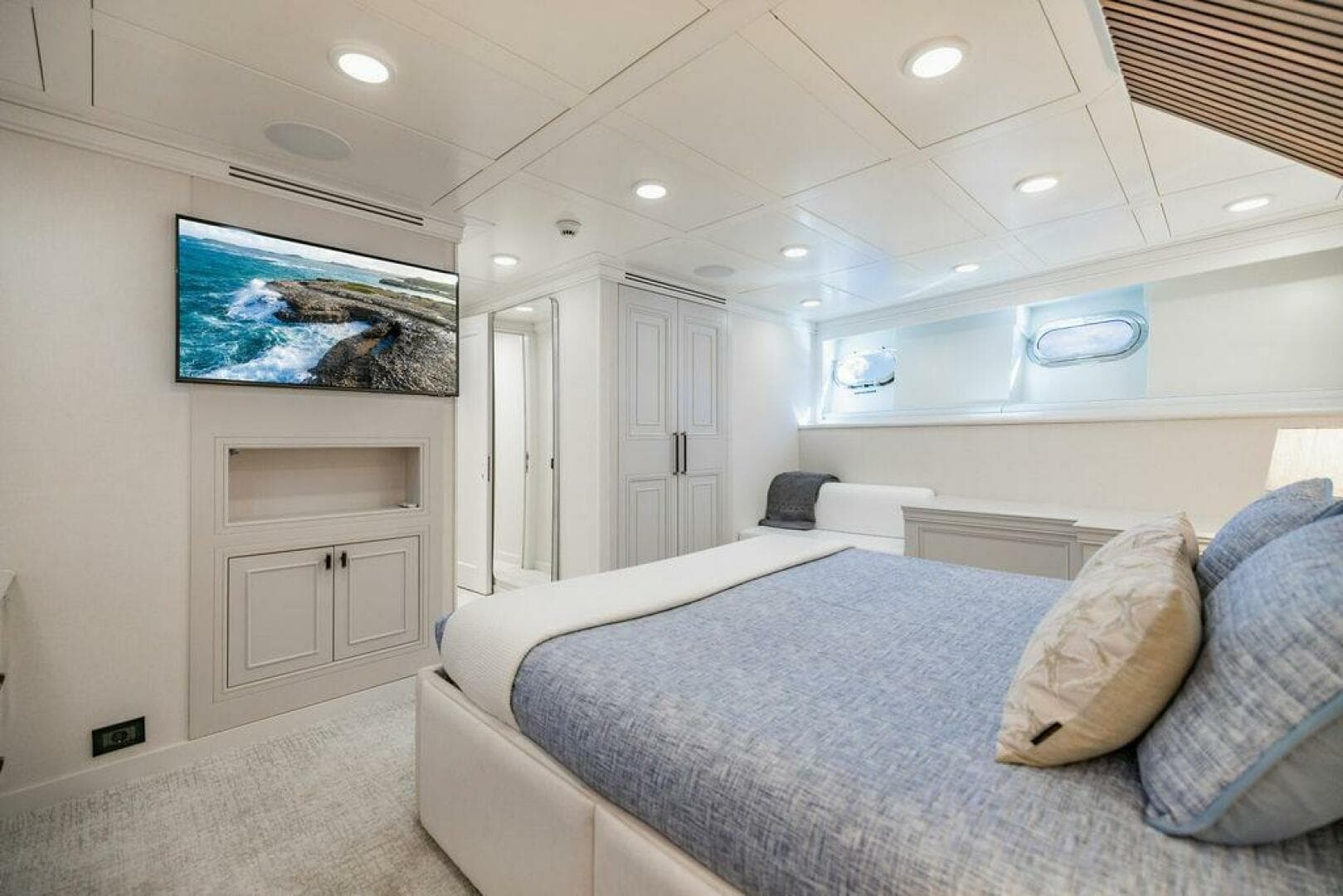 2011 Mengi Yay 115 — photo 57