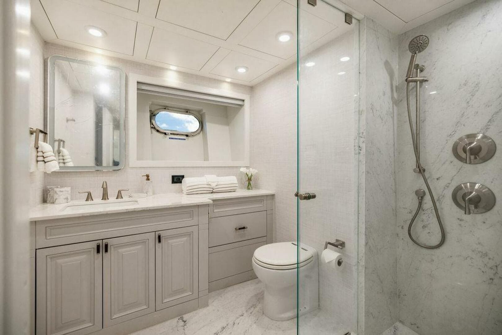 2011 Mengi Yay 115 — photo 58