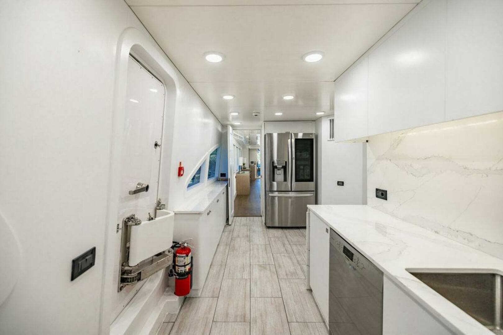 2011 Mengi Yay 115 — photo 39