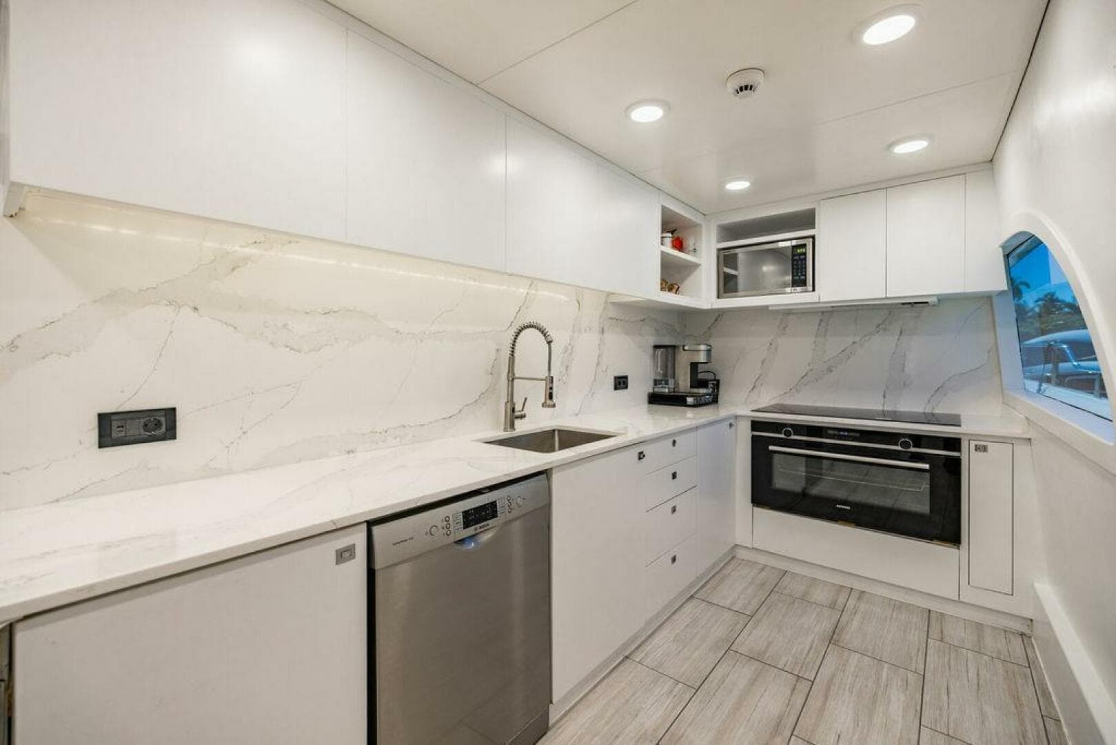 2011 Mengi Yay 115 — photo 41