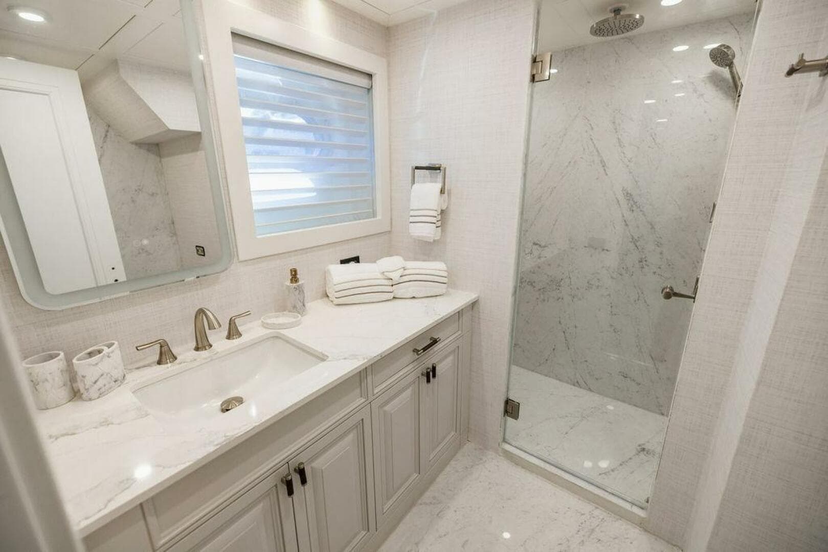 2011 Mengi Yay 115 — photo 53