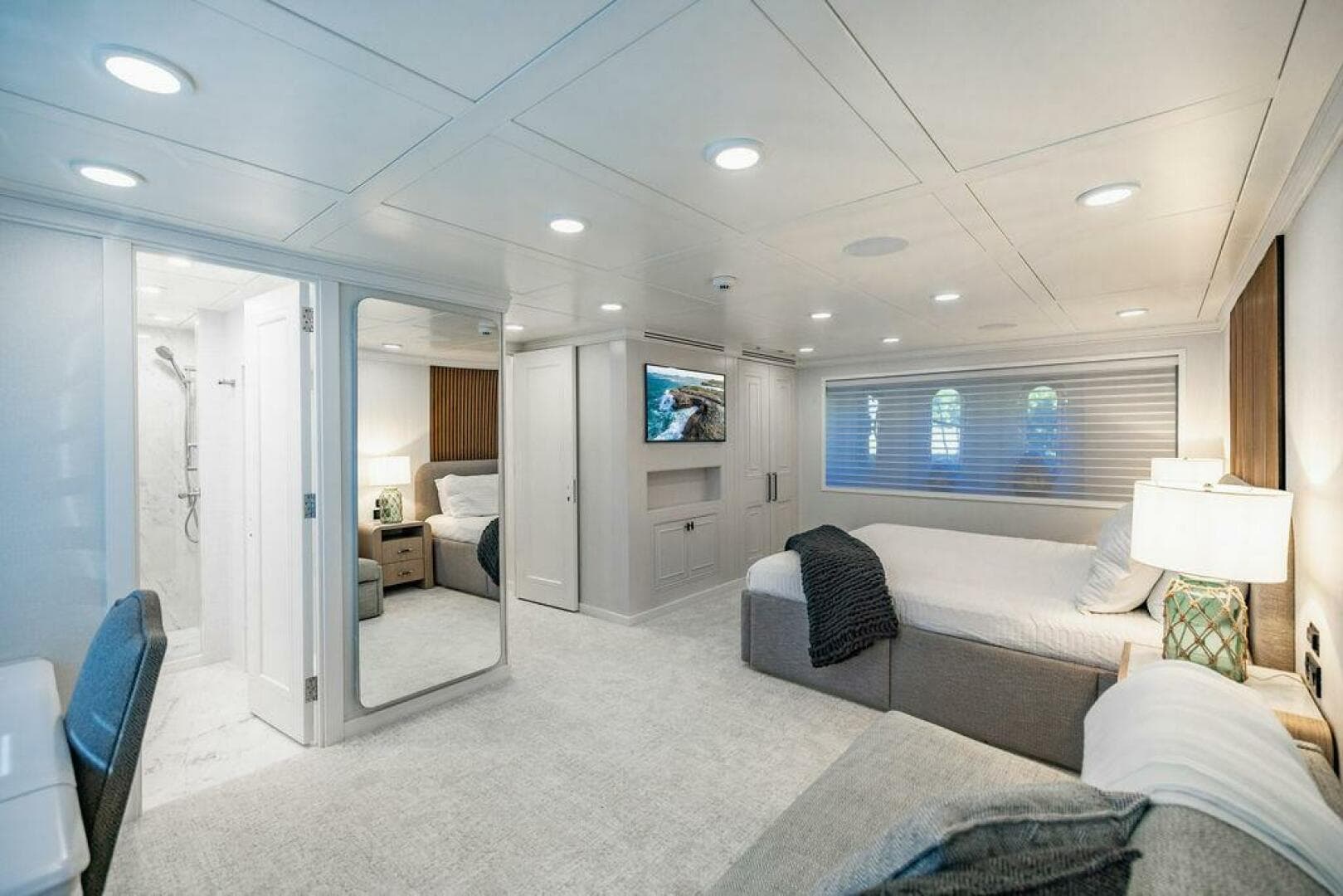 2011 Mengi Yay 115 — photo 52