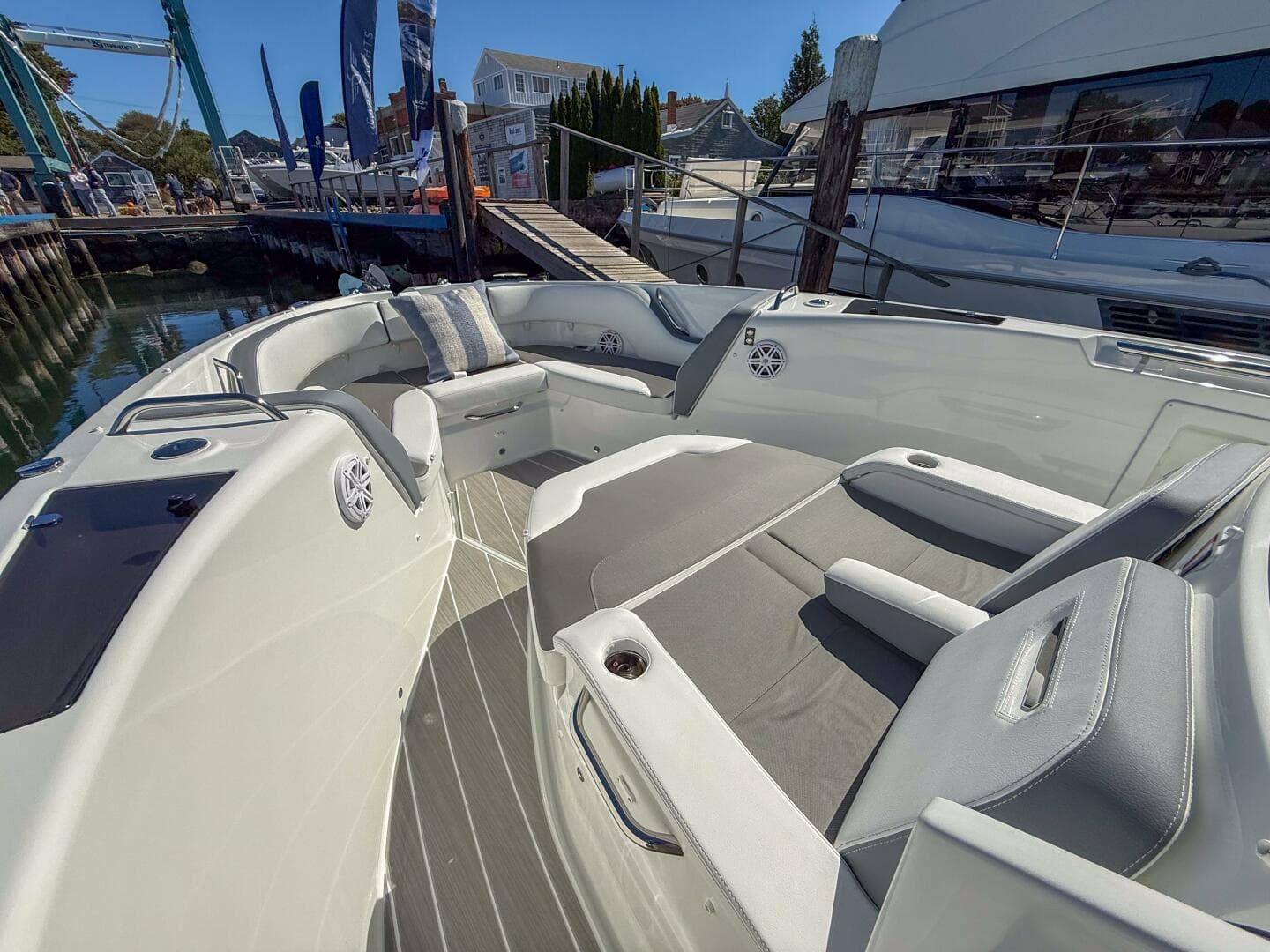 2026 Wellcraft 38 T-Top — photo 10