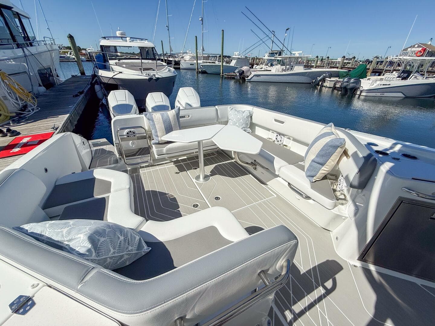 2026 Wellcraft 38 T-Top — photo 4