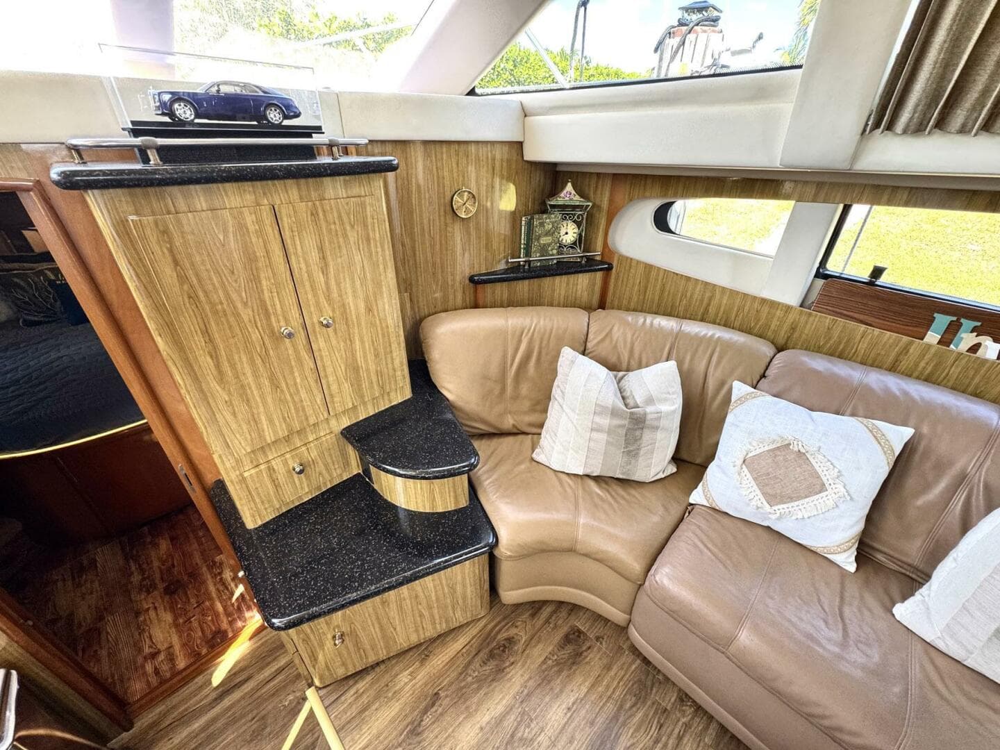 2001 Carver 40 Flybridge — photo 16