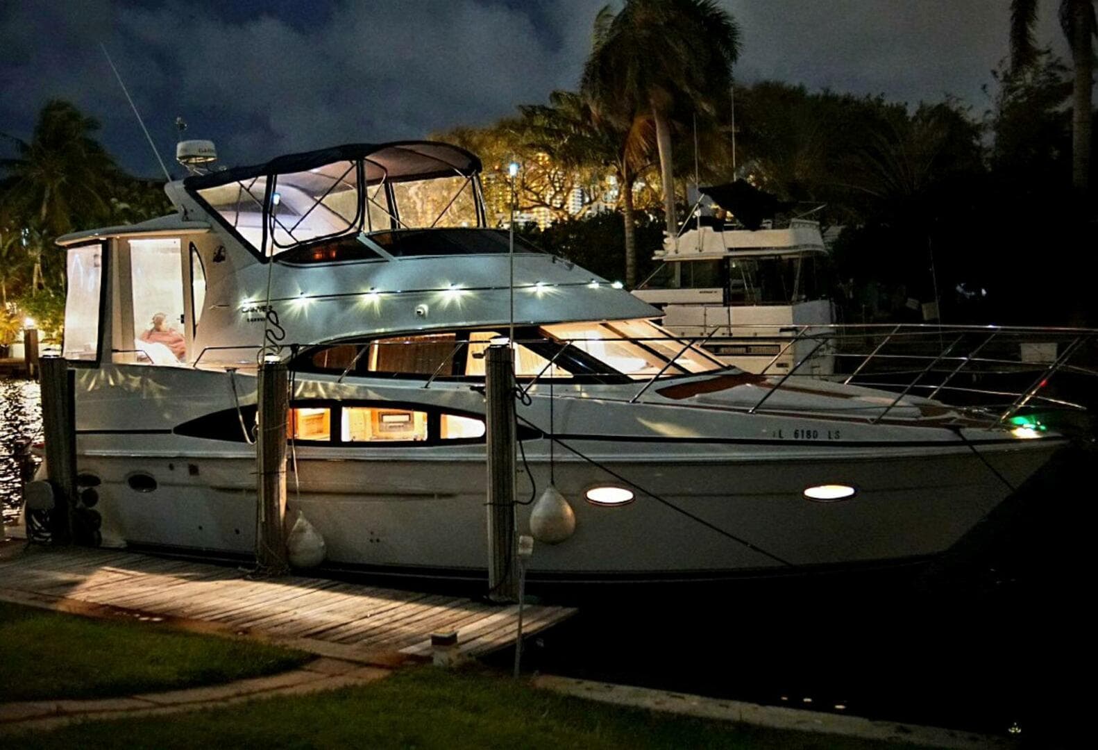 2001 Carver 40 Flybridge — photo 12