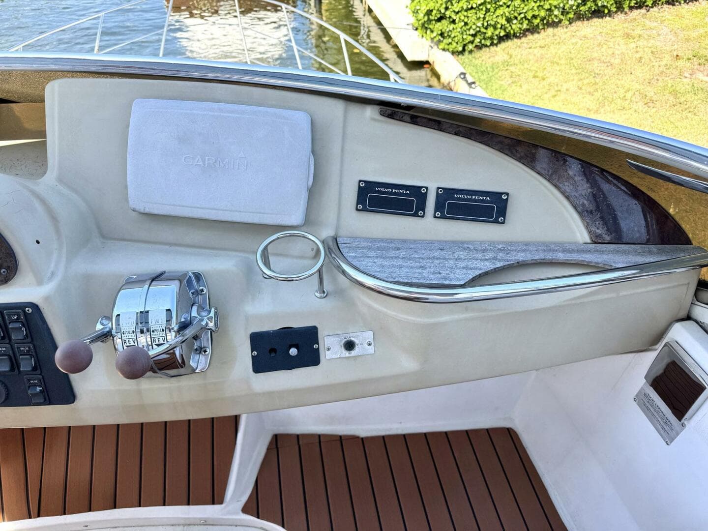 2001 Carver 40 Flybridge — photo 10