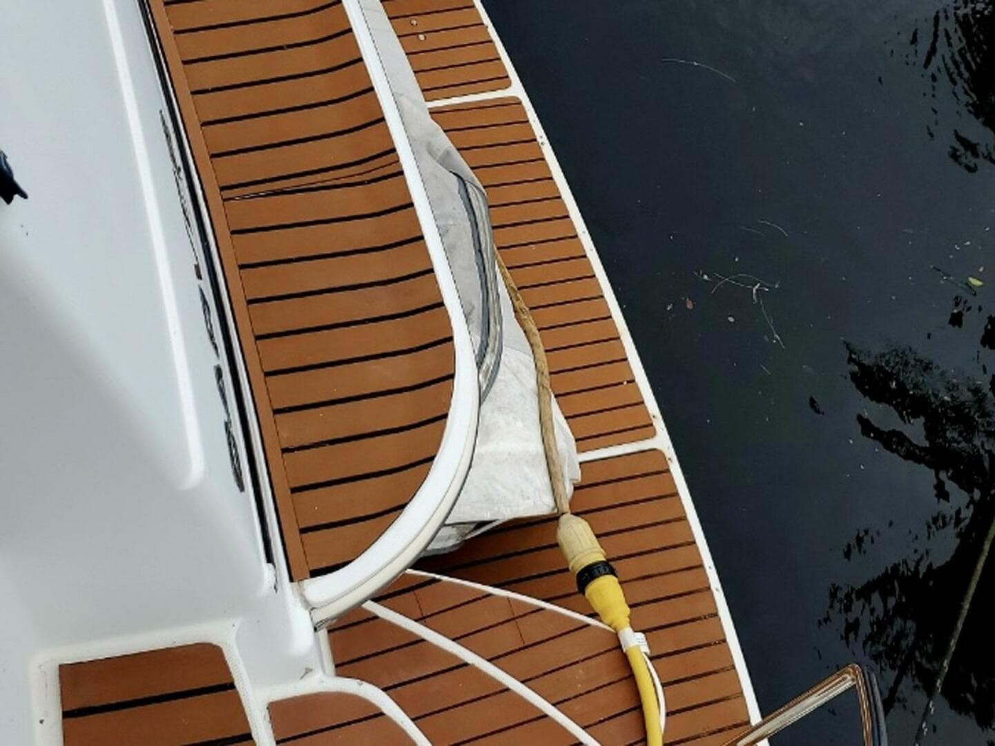 2001 Carver 40 Flybridge — photo 33