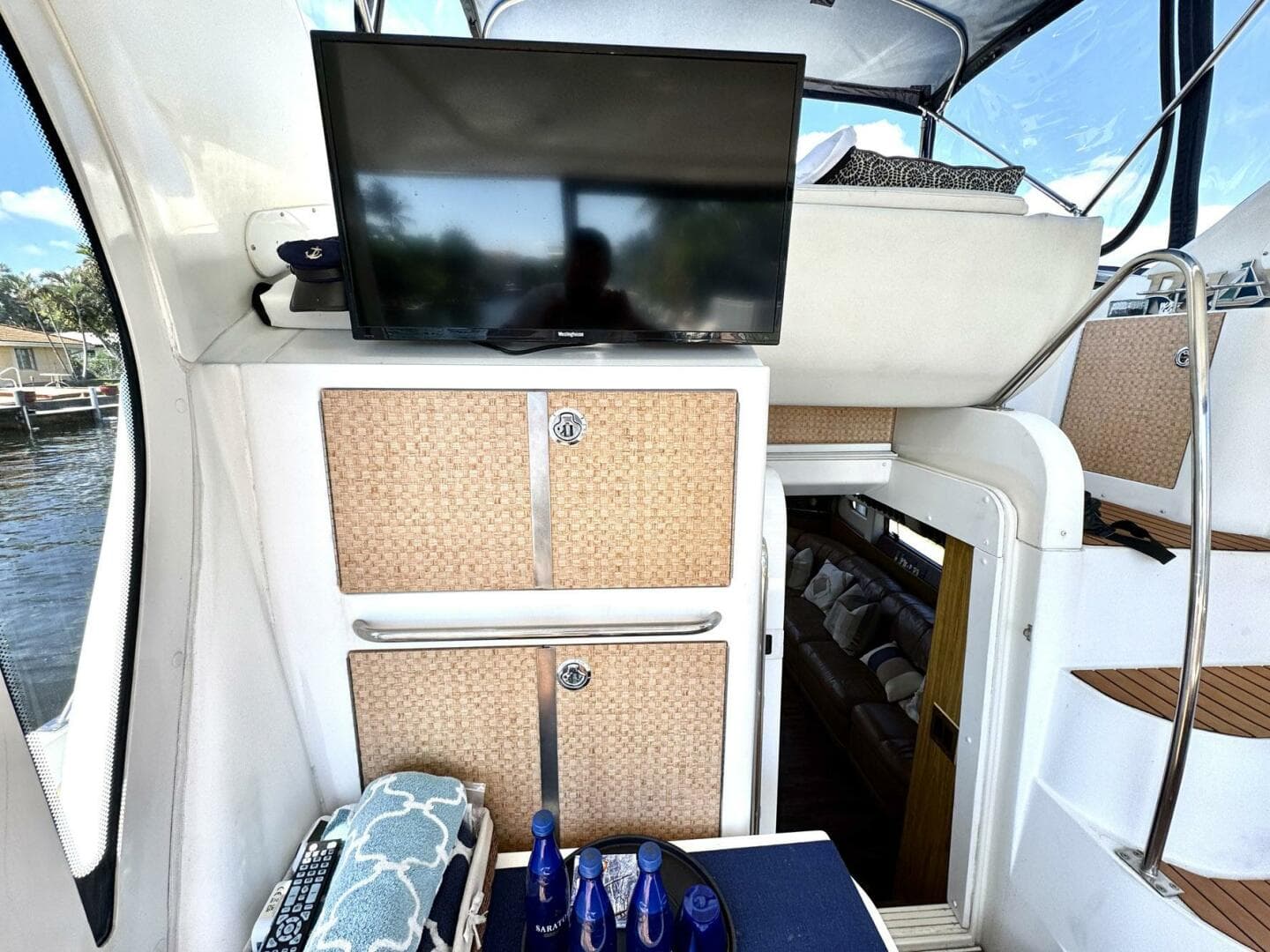 2001 Carver 40 Flybridge — photo 30