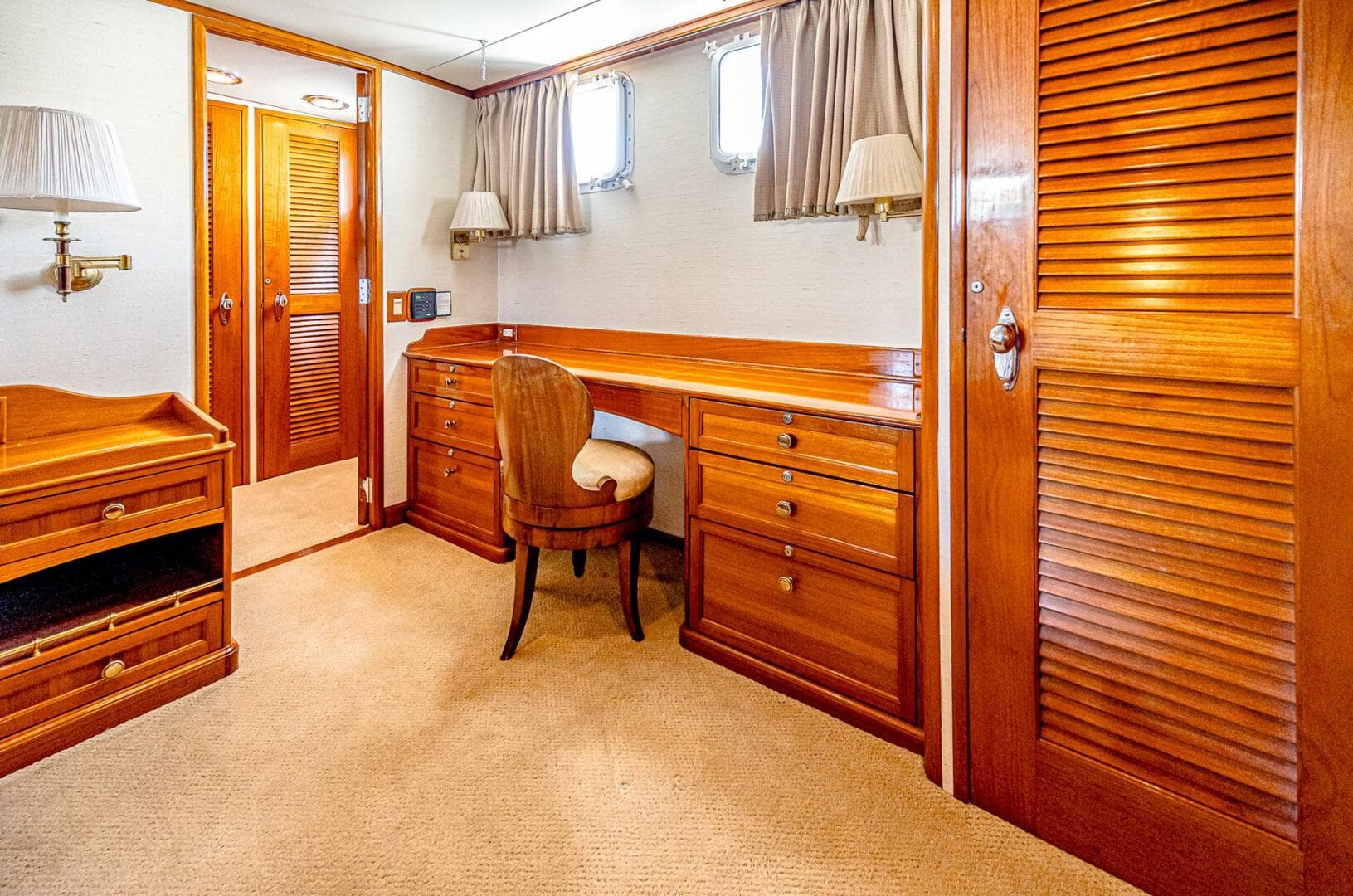 1984 Burger 91 — photo 34