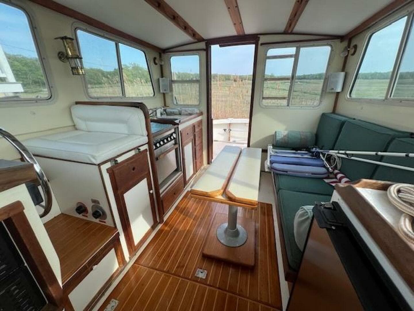 1989 Blue Seas Flybridge Cruiser — photo 17