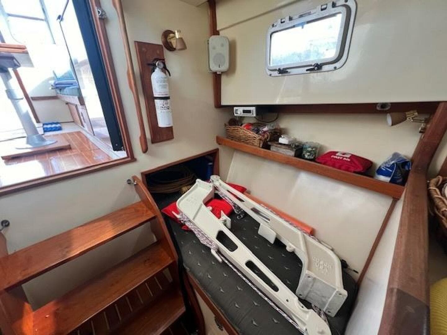 1989 Blue Seas Flybridge Cruiser — photo 15