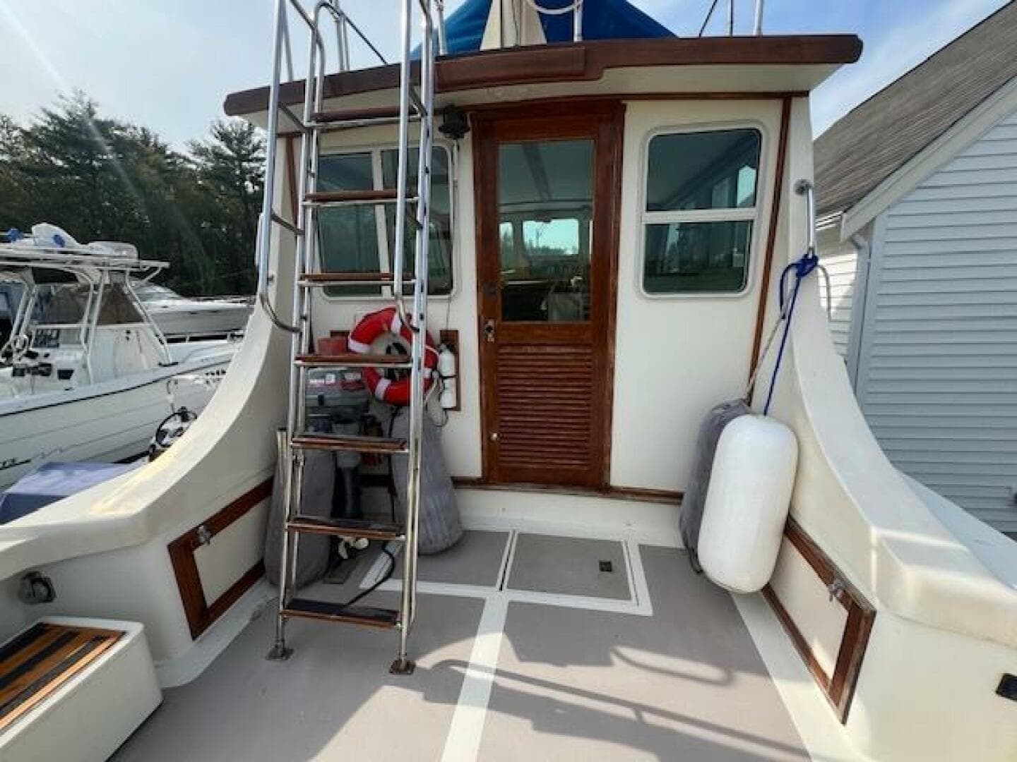 1989 Blue Seas Flybridge Cruiser — photo 5