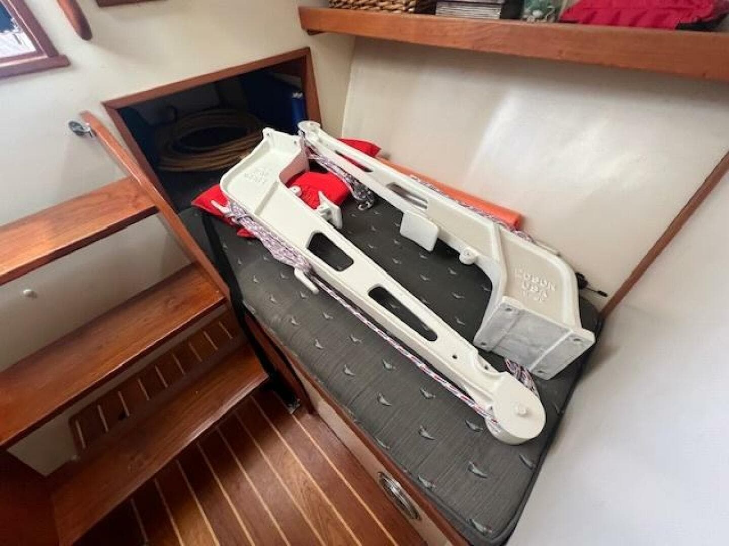 1989 Blue Seas Flybridge Cruiser — photo 14