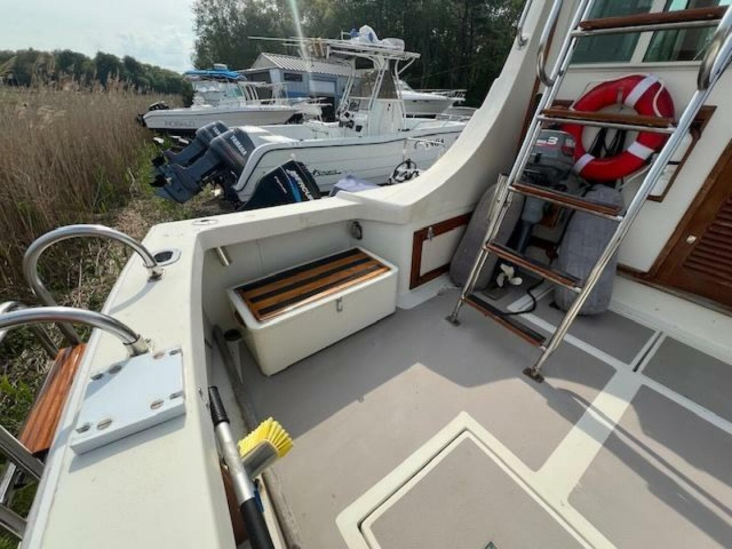 1989 Blue Seas Flybridge Cruiser — photo 6