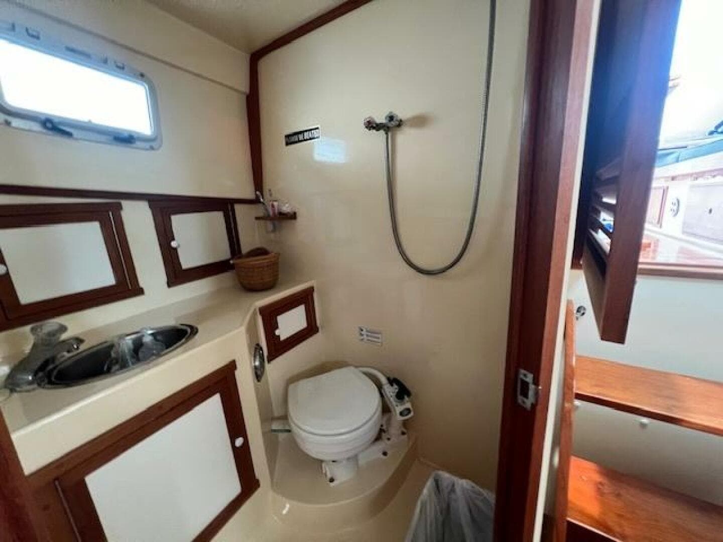 1989 Blue Seas Flybridge Cruiser — photo 13