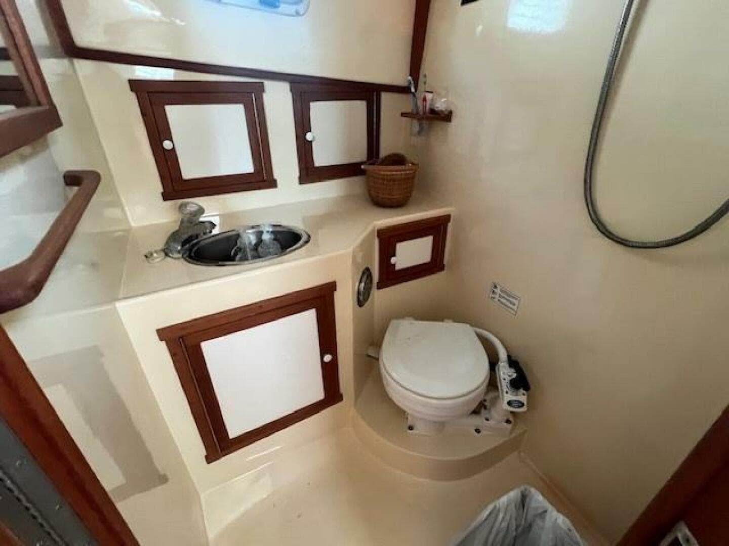 1989 Blue Seas Flybridge Cruiser — photo 12