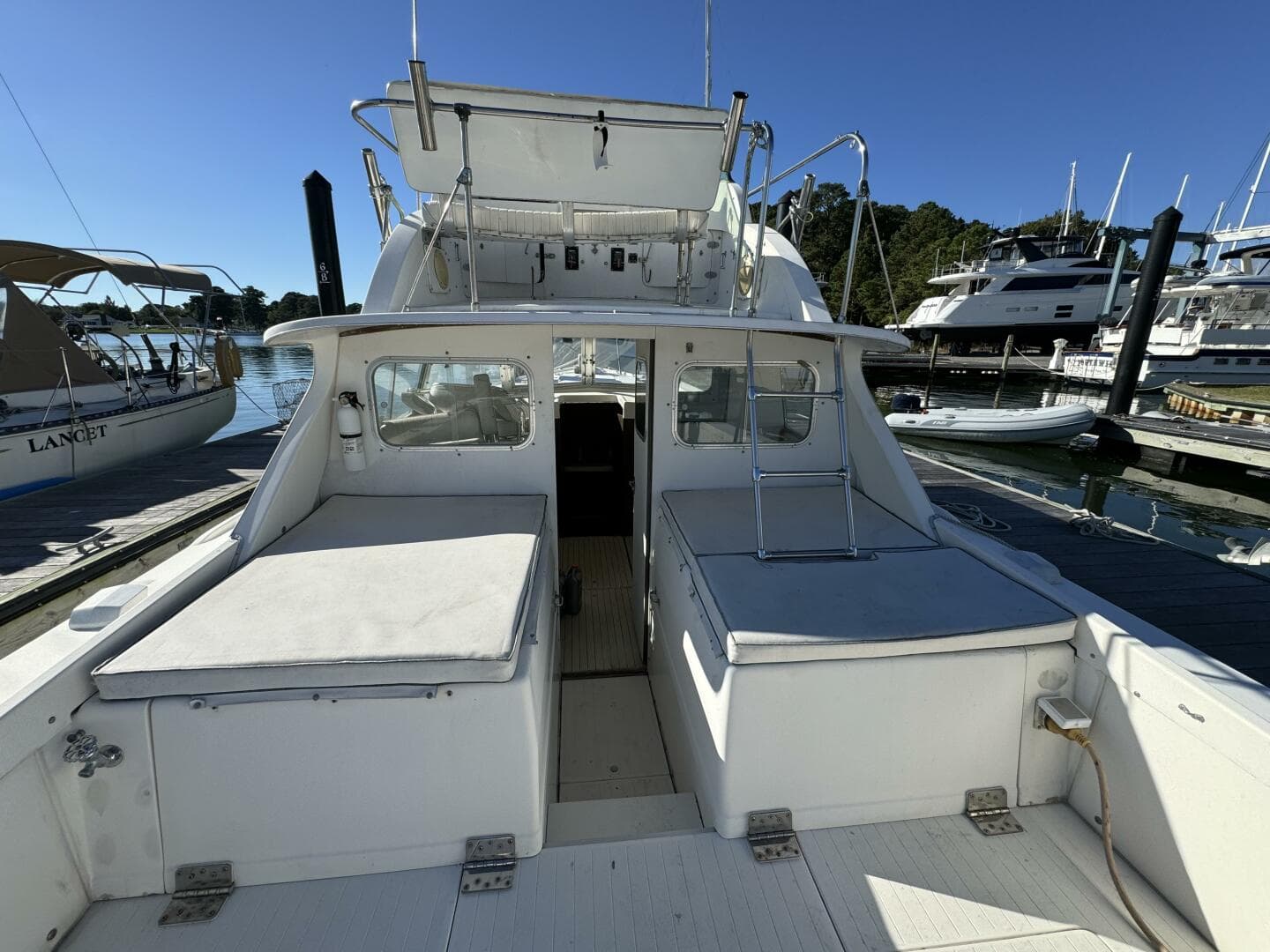 1977 Bertram 31 — photo 22