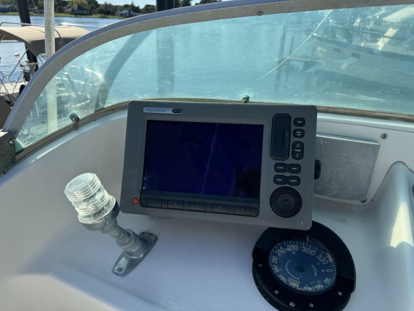 1977 Bertram 31 — photo 29