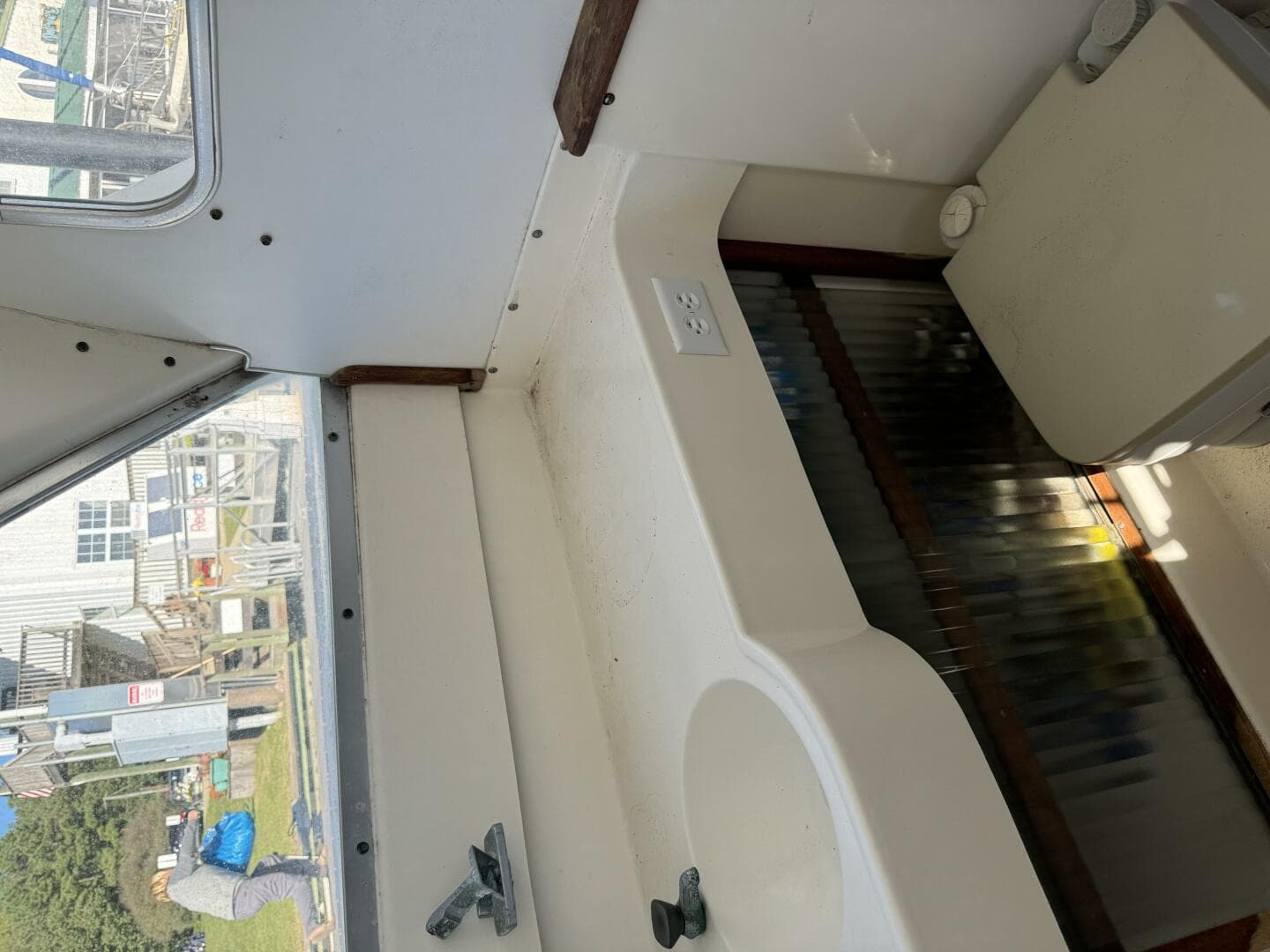 1977 Bertram 31 — photo 39