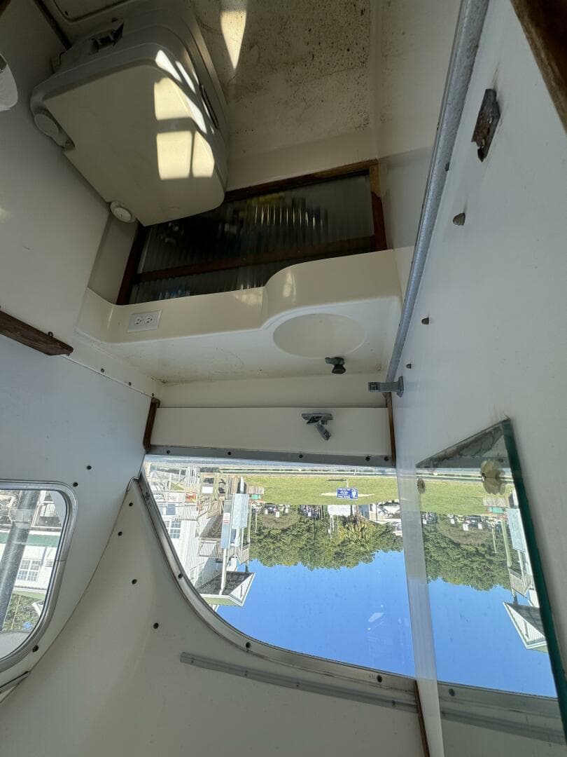 1977 Bertram 31 — photo 7