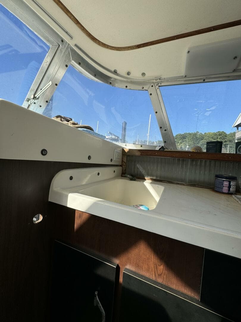 1977 Bertram 31 — photo 18