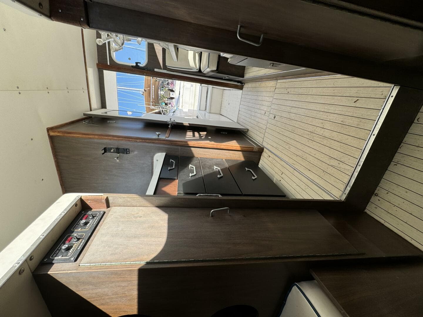 1977 Bertram 31 — photo 11