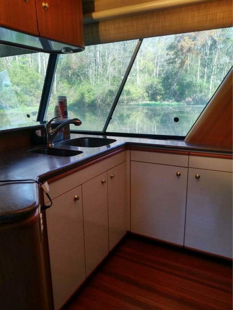 2000 Bayliner 4788 — photo 9