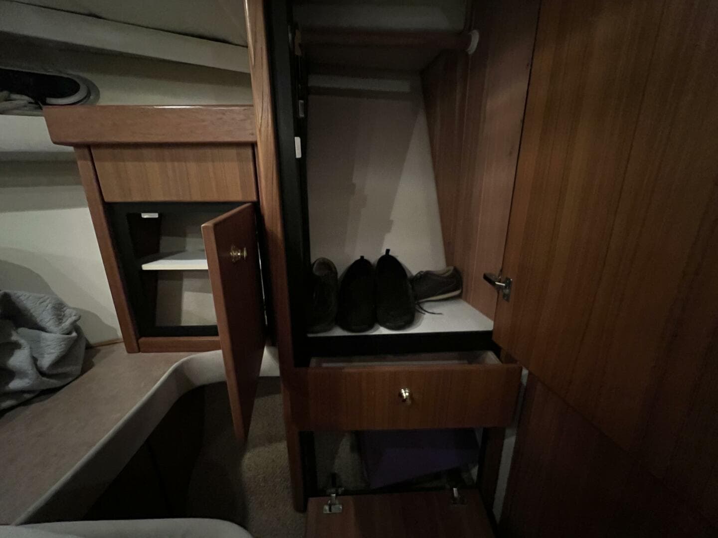 2000 Bayliner 4788 — photo 28