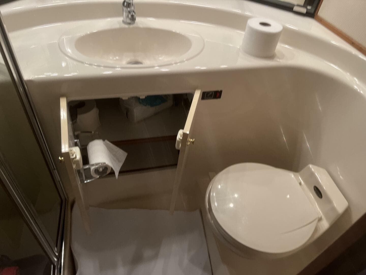 2000 Bayliner 4788 — photo 27