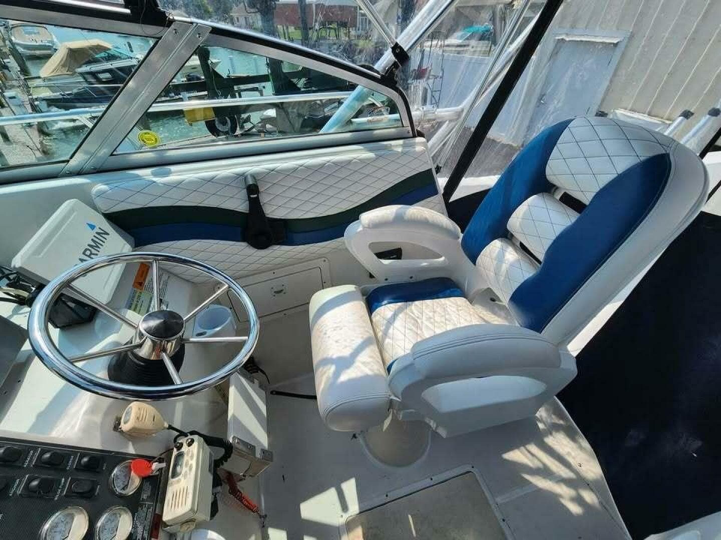 2000 Seaswirl Striper Striper 2600 WA — photo 11